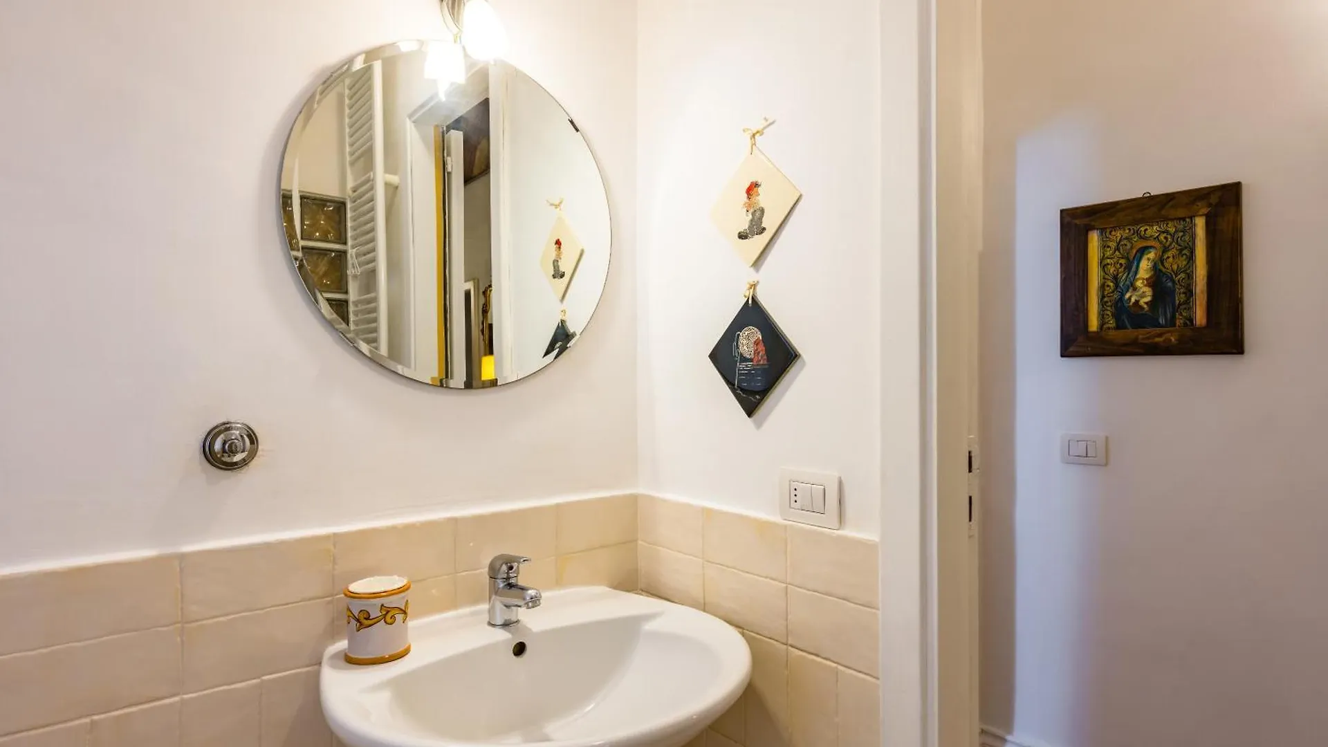 Apartment Cavour Art And Museum Flat By Napoliapartments