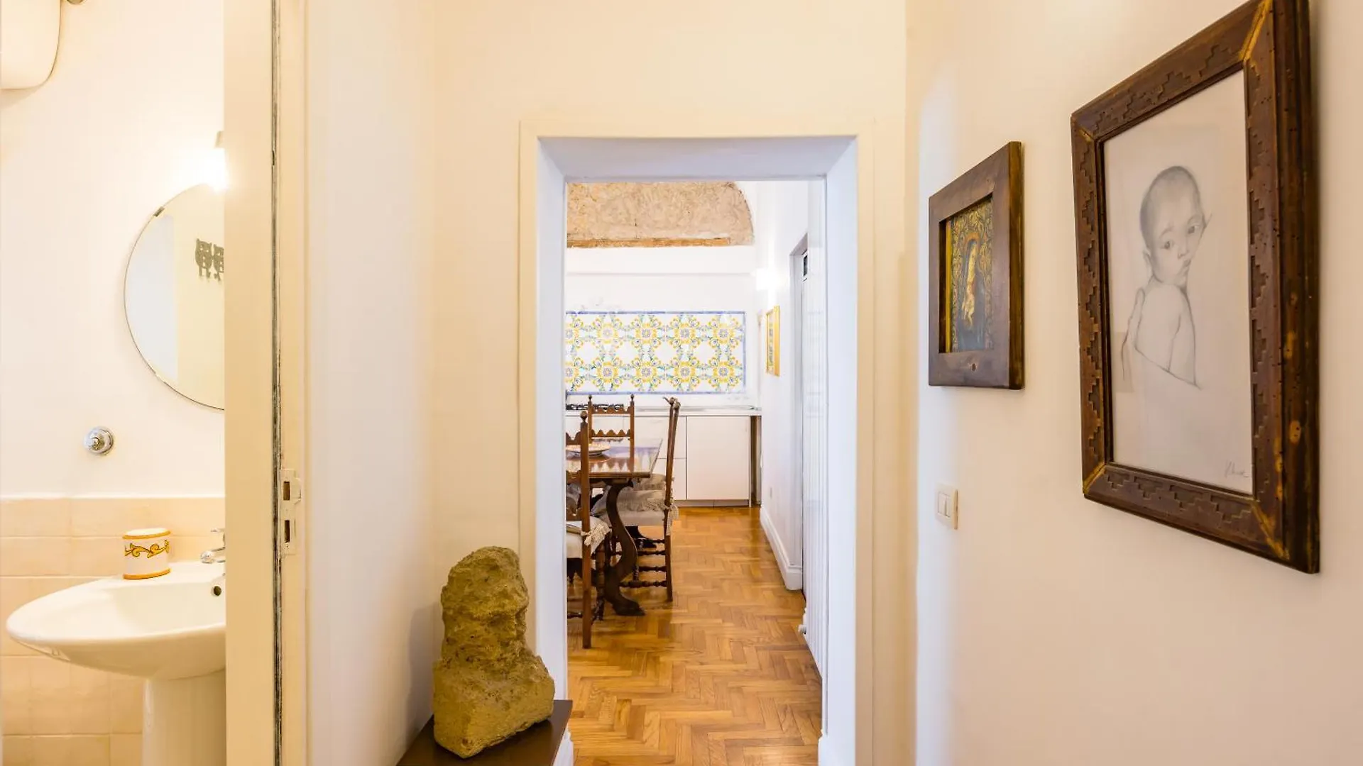 Cavour Art And Museum Flat By Napoliapartments